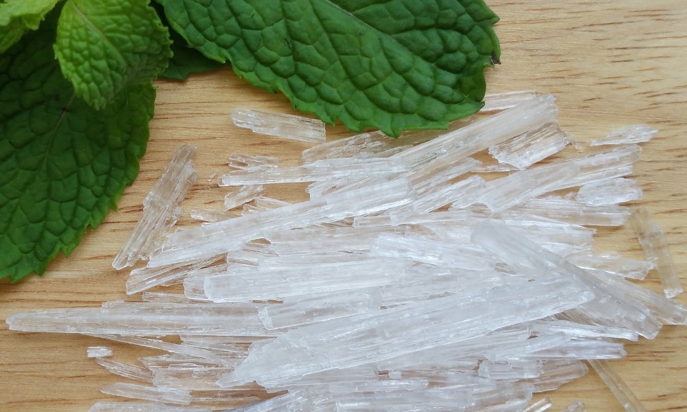 Refresh and soothe with the invigorating power of menthol crystals.